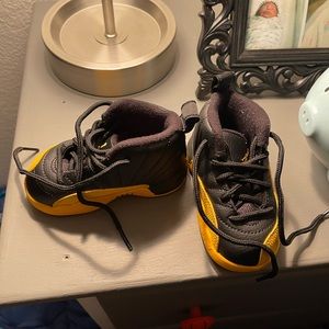 Selling size 5 toddler boy shoes